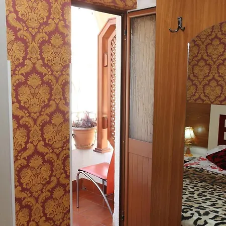 Hotel Parlamenti 3*