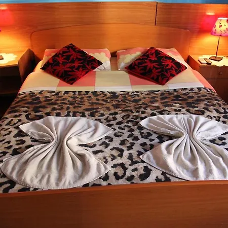 Hotel Parlamenti 3*